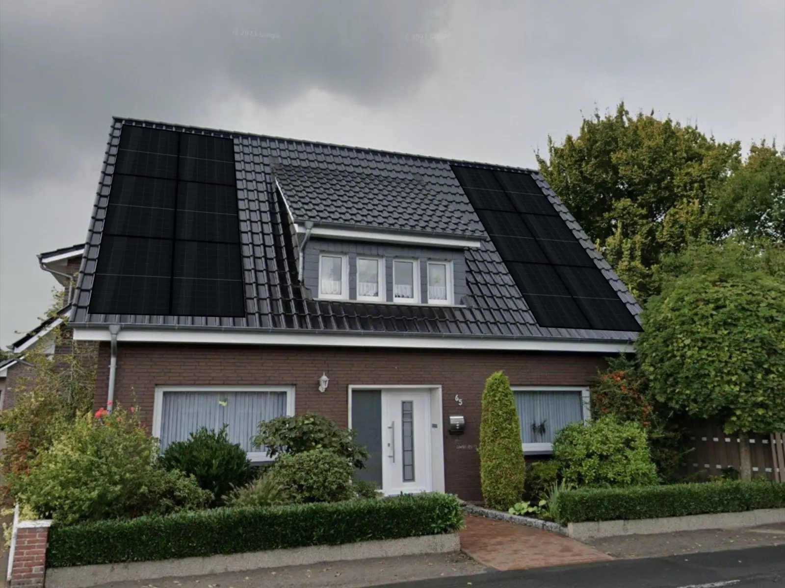 Dachfoto mit fertig visualisierter Photovoltaikanlage